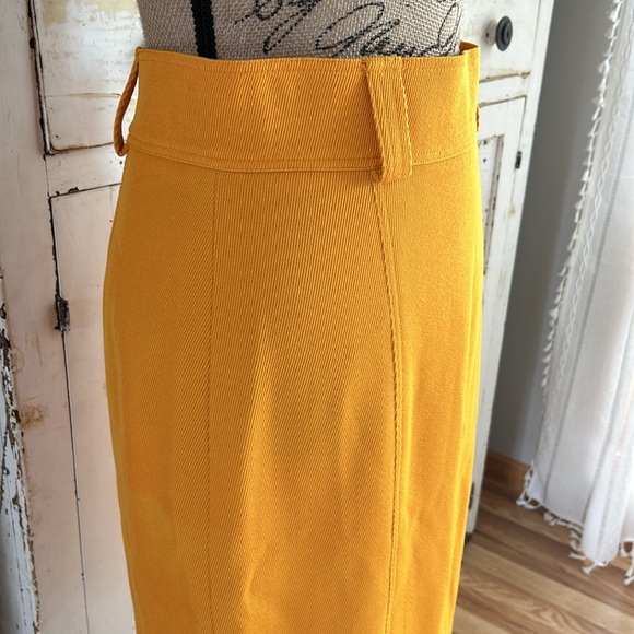 Genny Italian 100% wool gold mustard pencil skirt back slit zip and button close - Picture 3 of 16